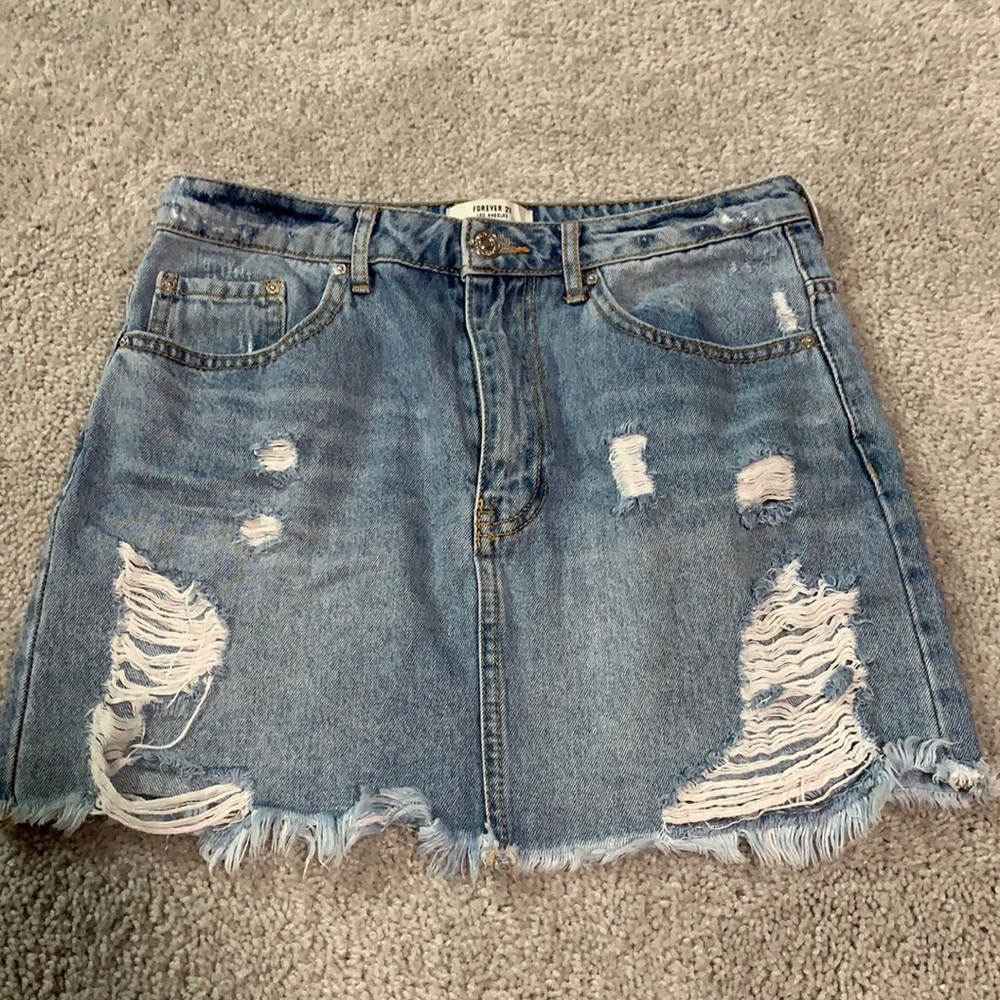 Extremely flattering, distressed jean skirt